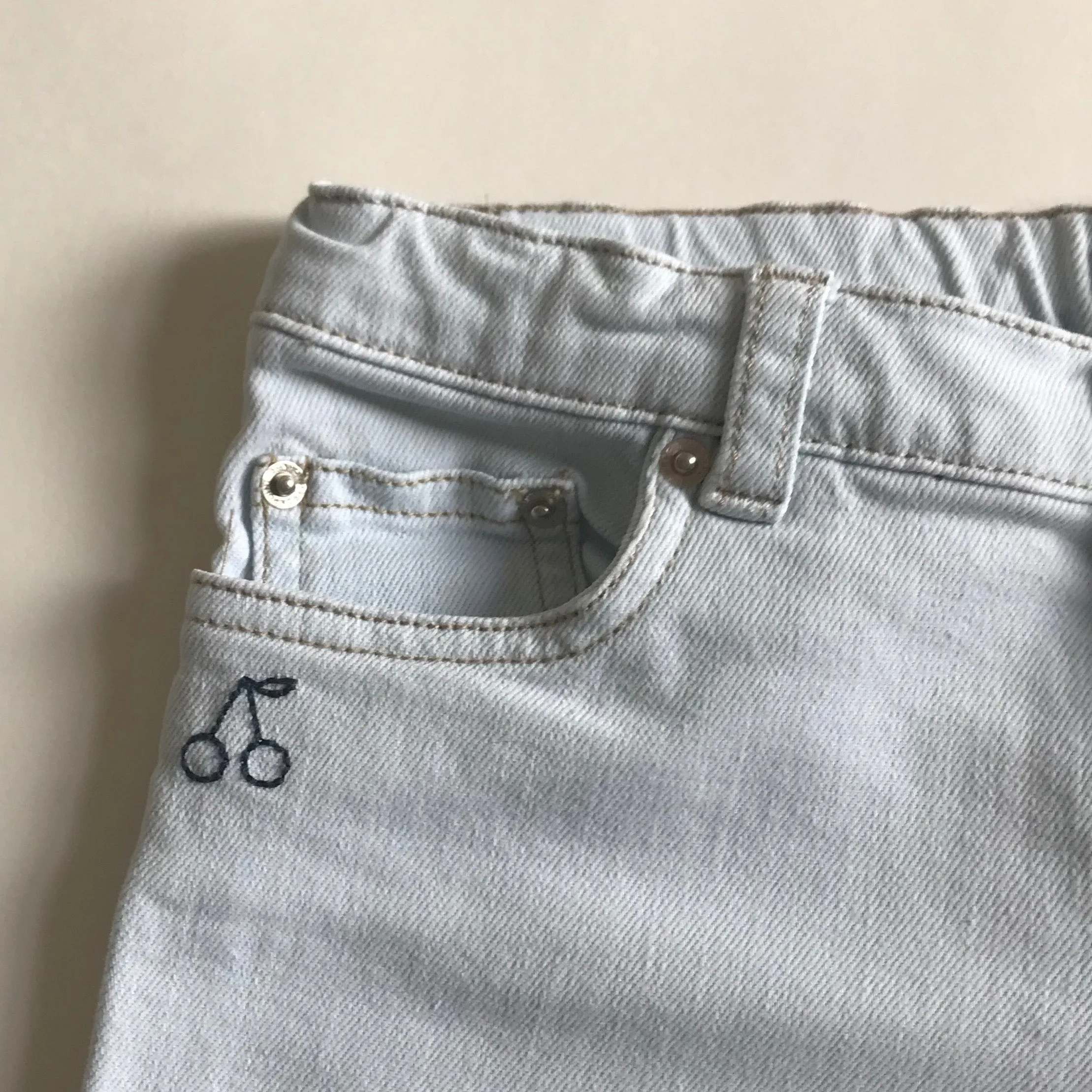 Bonpoint Light Denim Shorts: 8 Years