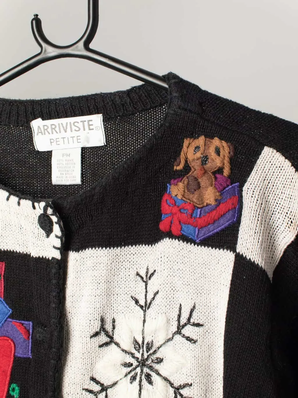 Vintage dog Christmas cardigan sweater with cute puppies and snowflakes black and white 90s – Medium